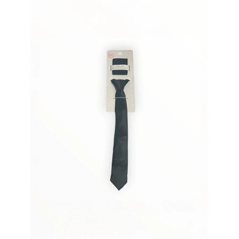 NWT Boys Black Tie and Pocket Square Set